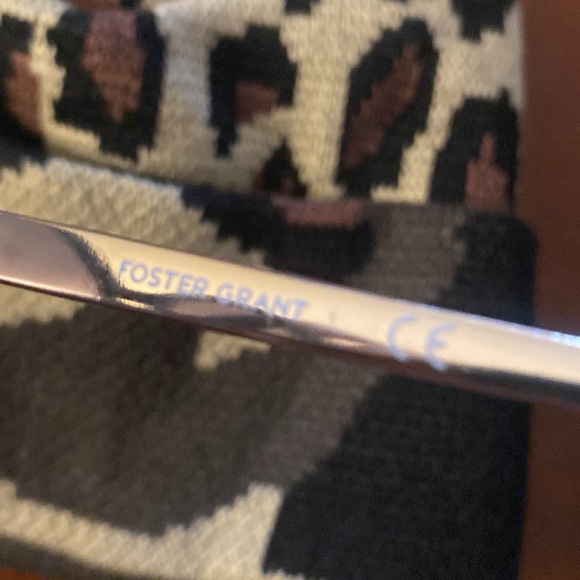 Camo animal print beanie bundle with black foster grant sunglasses - Picture 5 of 5